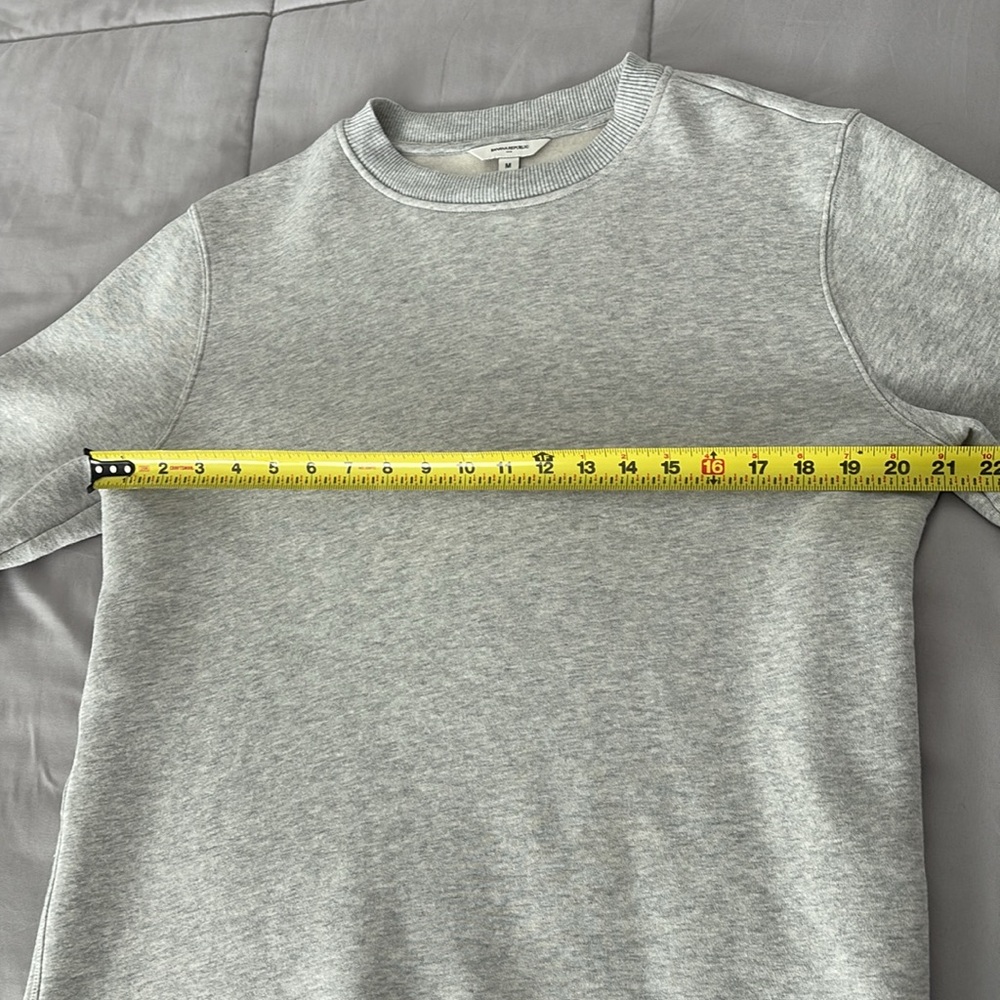 Banana Republic Light Gray Crewneck Top - Picture 2 of 6